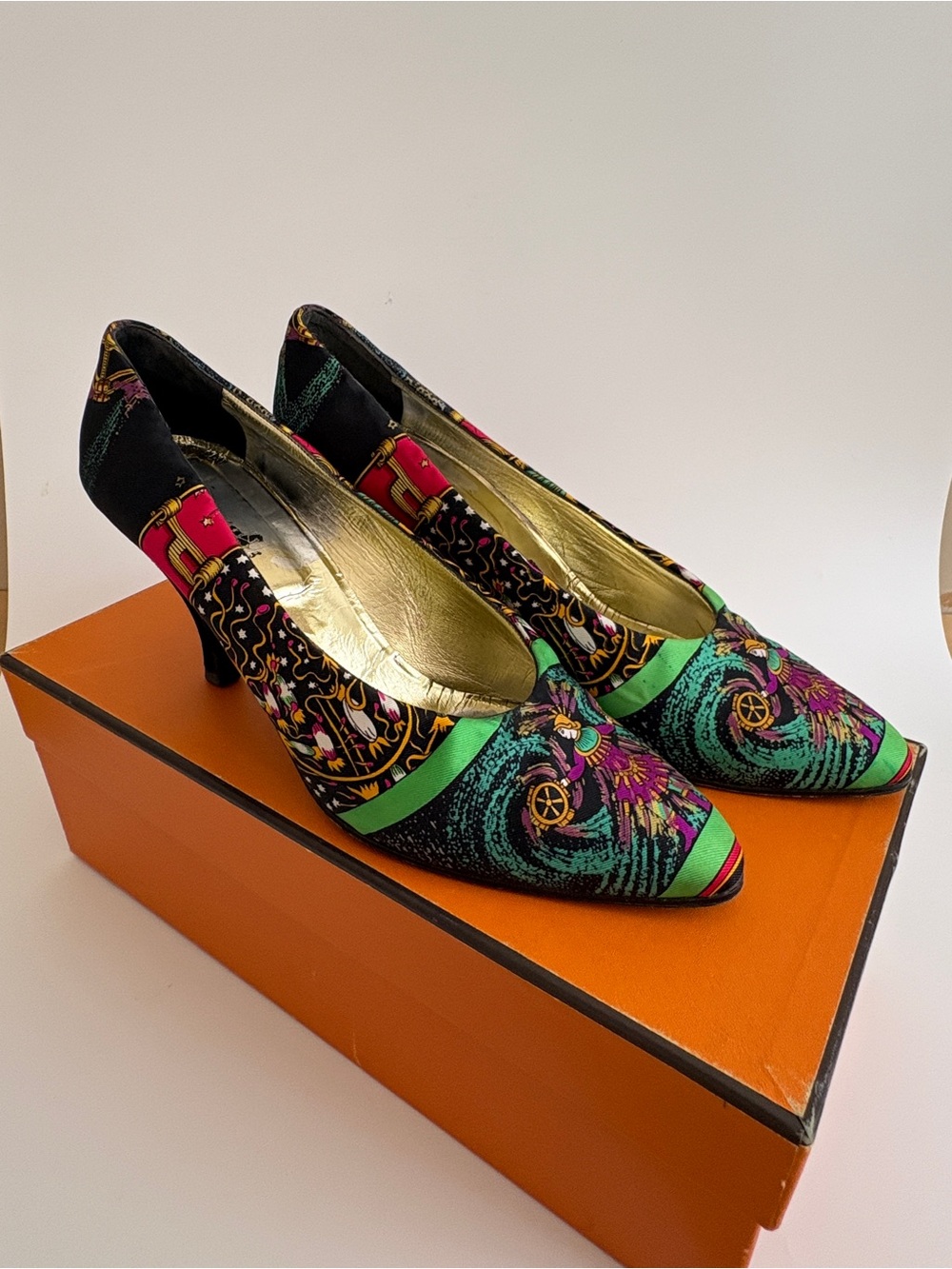 Vintage Hermès Printed Silk Motif Pumps